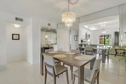 $225,000 | 5121 Oakhill Lane, Unit 412, Delray Beach, FL 33484