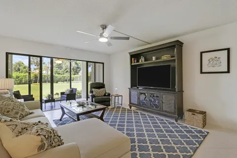 $225,000 | 5121 Oakhill Lane, Unit 412, Delray Beach, FL 33484