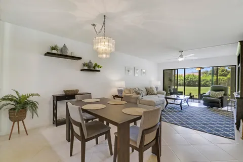 $225,000 | 5121 Oakhill Lane, Unit 412, Delray Beach, FL 33484
