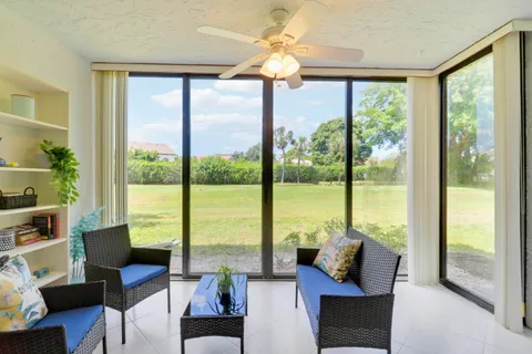 $225,000 | 5121 Oakhill Lane, Unit 412, Delray Beach, FL 33484