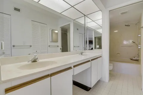 $225,000 | 5121 Oakhill Lane, Unit 412, Delray Beach, FL 33484