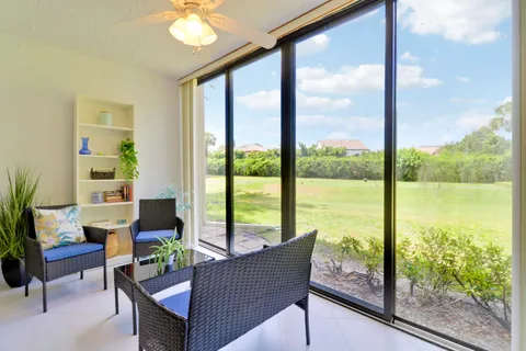 $225,000 | 5121 Oakhill Lane, Unit 412, Delray Beach, FL 33484