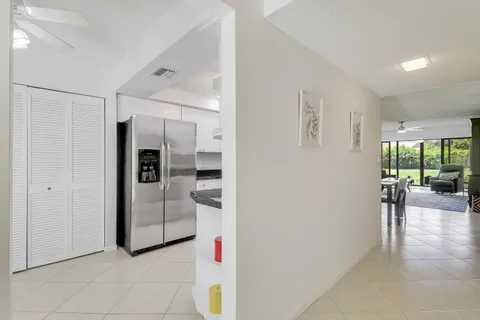 $225,000 | 5121 Oakhill Lane, Unit 412, Delray Beach, FL 33484