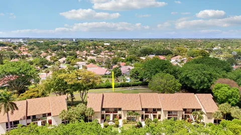$225,000 | 5121 Oakhill Lane, Unit 412, Delray Beach, FL 33484