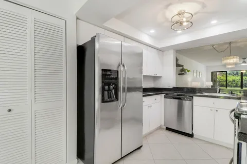 $225,000 | 5121 Oakhill Lane, Unit 412, Delray Beach, FL 33484