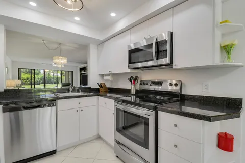 $225,000 | 5121 Oakhill Lane, Unit 412, Delray Beach, FL 33484