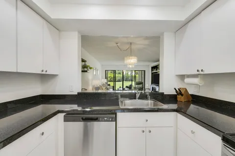 $225,000 | 5121 Oakhill Lane, Unit 412, Delray Beach, FL 33484