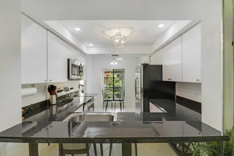 $225,000 | 5121 Oakhill Lane, Unit 412, Delray Beach, FL 33484