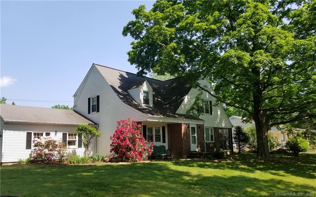 spacious 2 car attached garage, city water, wonderful cul-d-sac location close to schools, shopping and the highway