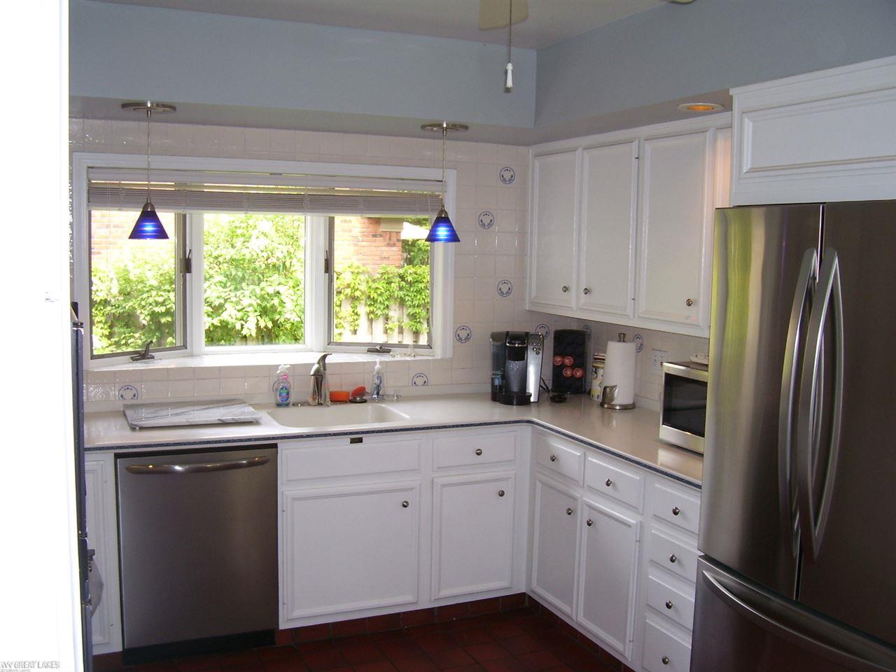 680 Hampton Road Grosse Pointe Woods, MI 48236 - Photo 3 of 44