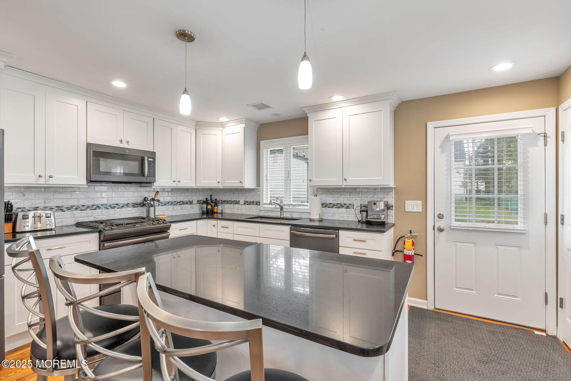 607 South Riverside Drive Neptune Township, NJ 07753 - Photo 13 of 47 Kitchen pic 6