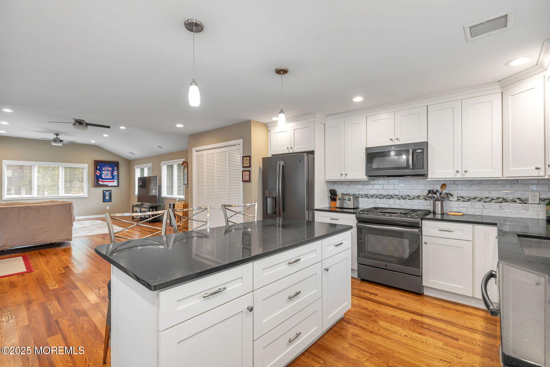 607 South Riverside Drive Neptune Township, NJ 07753 - Photo 14 of 47 Kitchen pic 7
