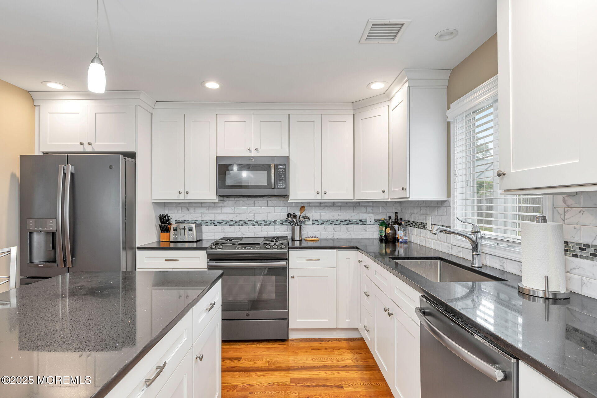 607 South Riverside Drive Neptune Township, NJ 07753 - Photo 15 of 47 Kitchen pic 8