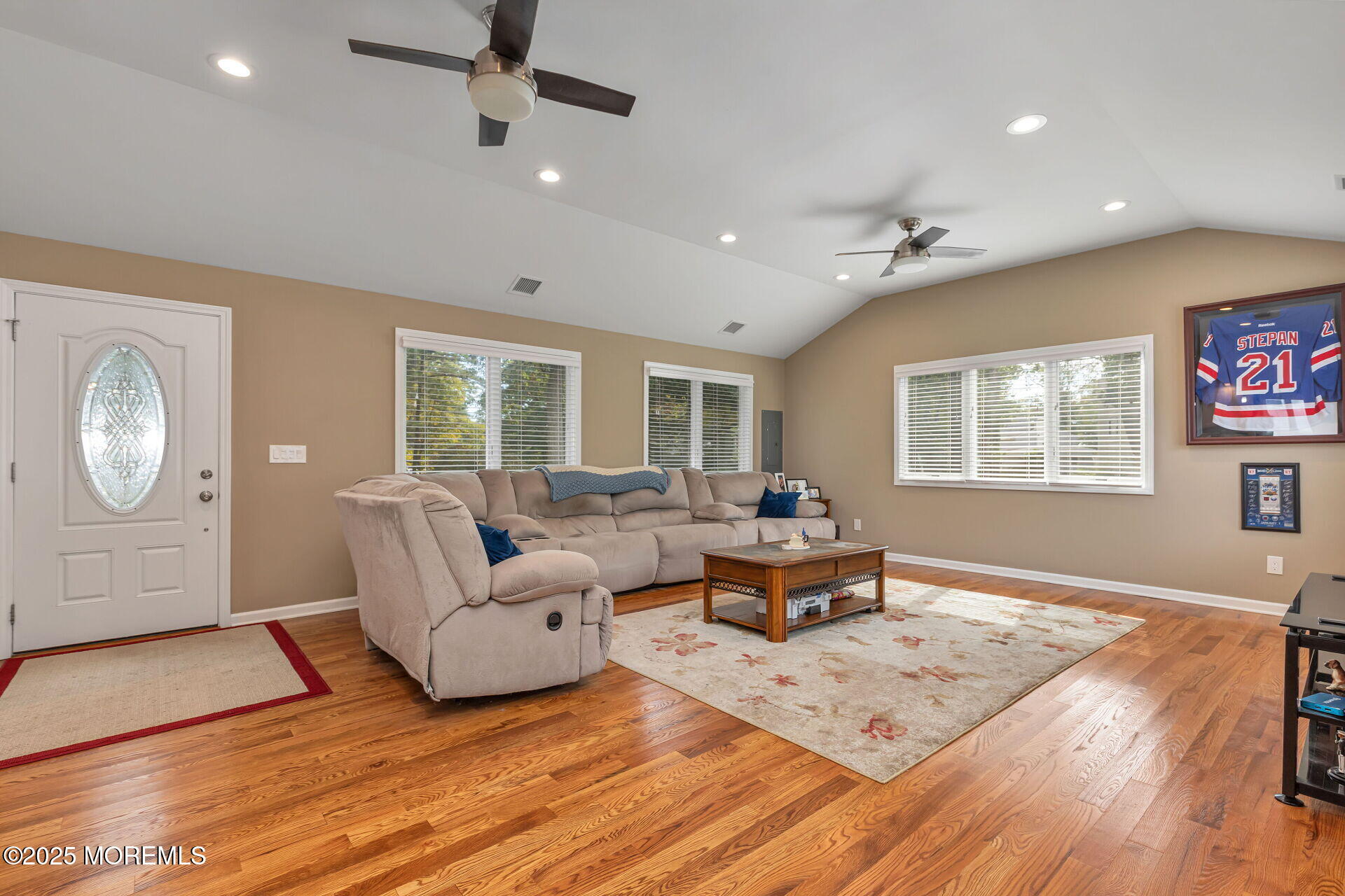607 South Riverside Drive Neptune Township, NJ 07753 - Photo 2 of 47 Family Room pic 1