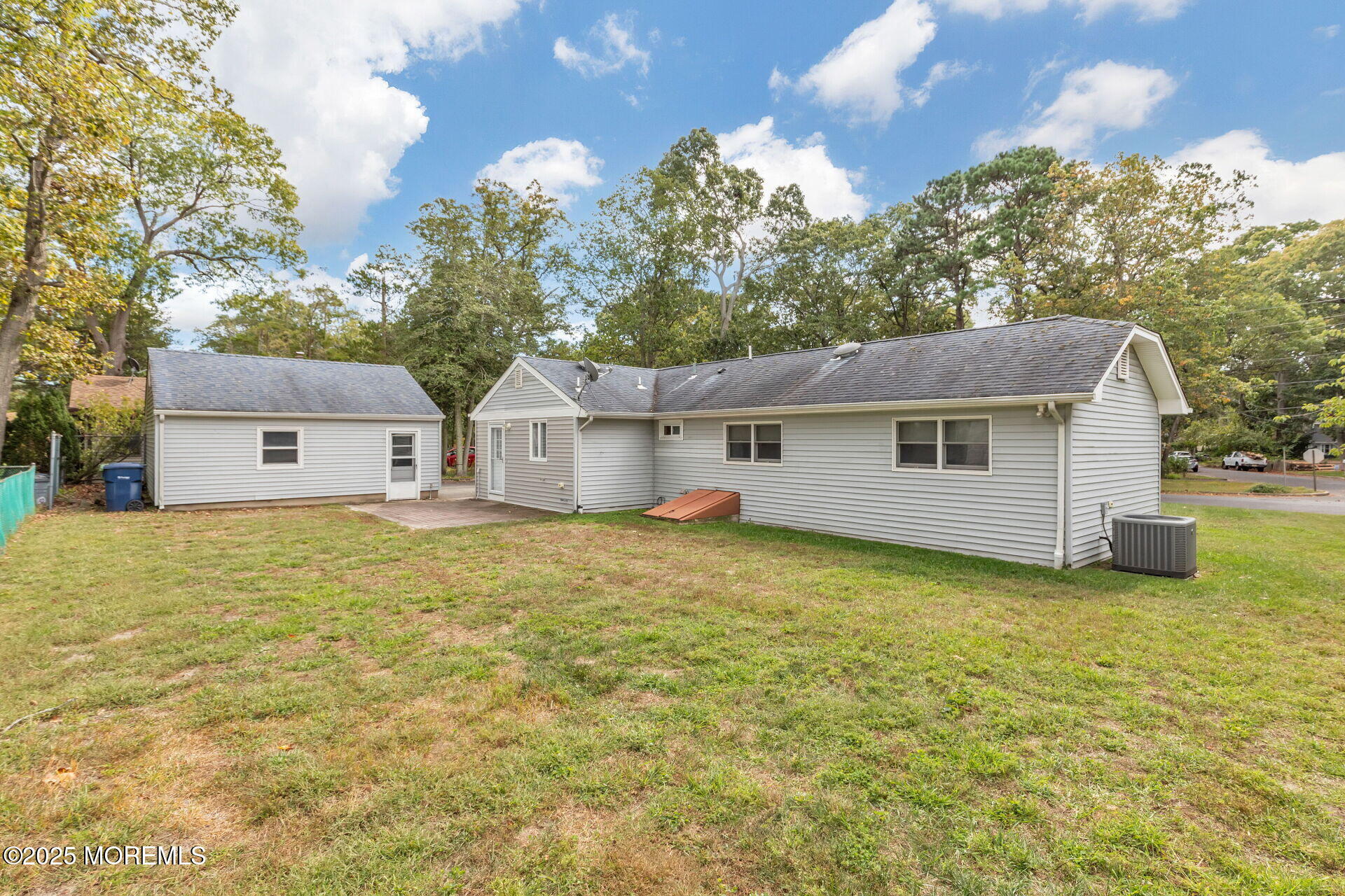 607 South Riverside Drive Neptune Township, NJ 07753 - Photo 35 of 47 Rear house pic 3