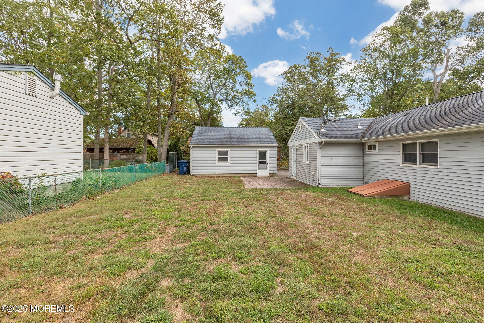 607 South Riverside Drive Neptune Township, NJ 07753 - Photo 36 of 47 Rear house pic 4