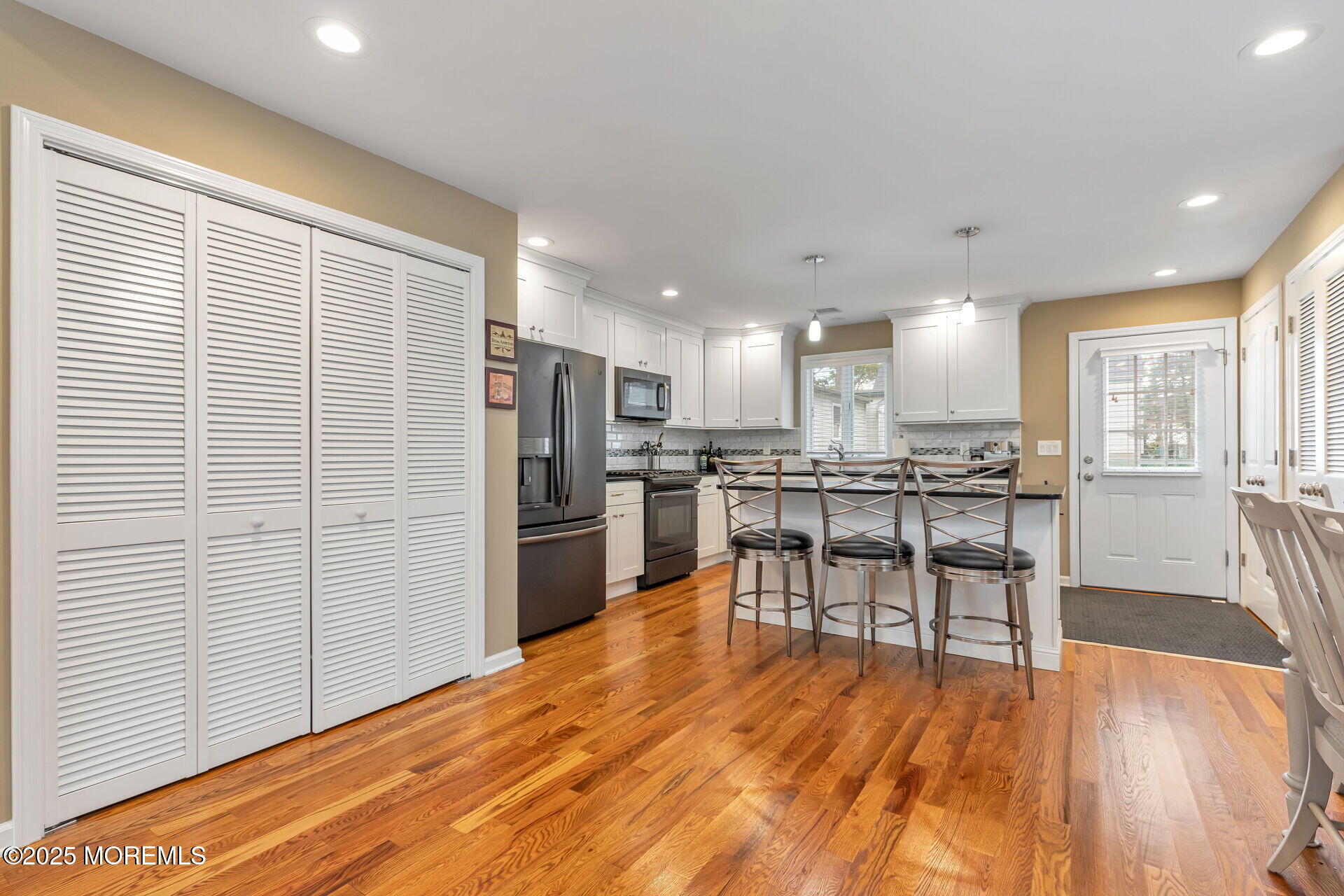 607 South Riverside Drive Neptune Township, NJ 07753 - Photo 10 of 47 Kitchen pic 3
