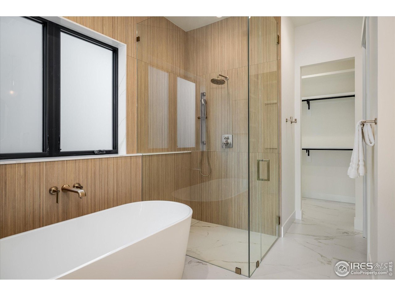 848 Trail Ridge Drive Louisville, CO 80027 - Photo 28 of 48 a bathroom with a bathtub and a shower