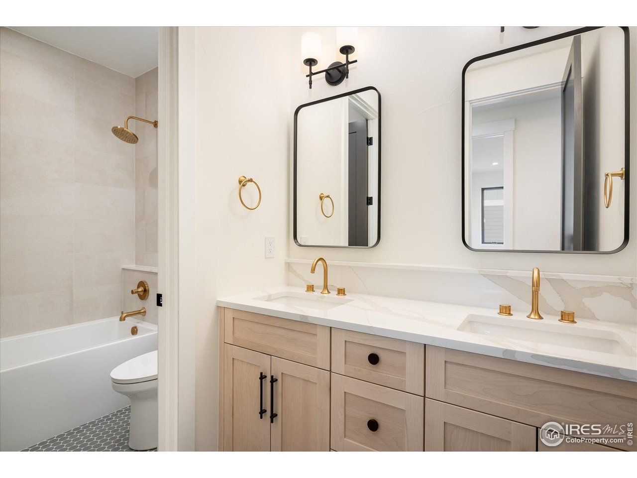 848 Trail Ridge Drive Louisville, CO 80027 - Photo 38 of 48 a bathroom with a double vanity sink mirror and bathtub