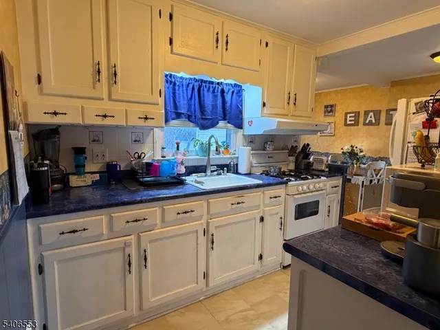 $399,900 | 202 4 Glenside Place, North Plainfield, NJ 07060