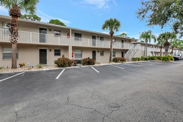 $194,000 | 966 La Costa Circle, Unit 5, Sarasota, FL 34237