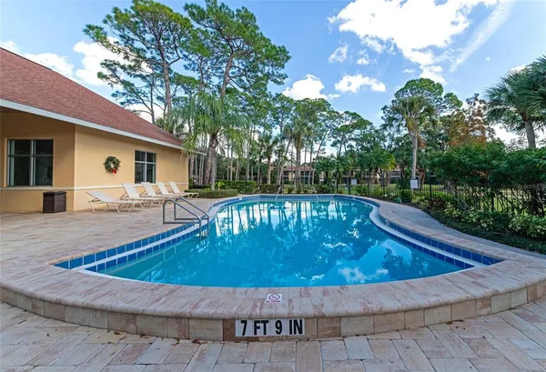 $194,000 | 966 La Costa Circle, Unit 5, Sarasota, FL 34237