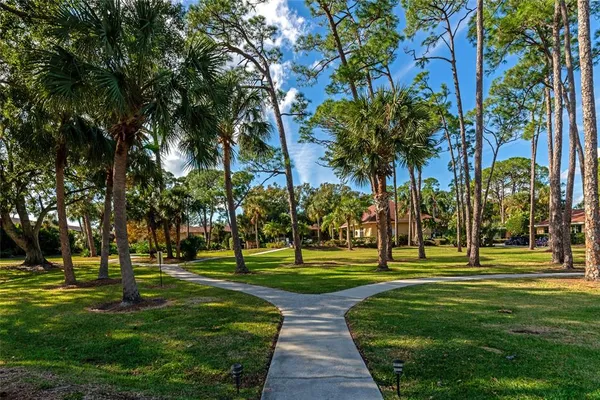 $194,000 | 966 La Costa Circle, Unit 5, Sarasota, FL 34237