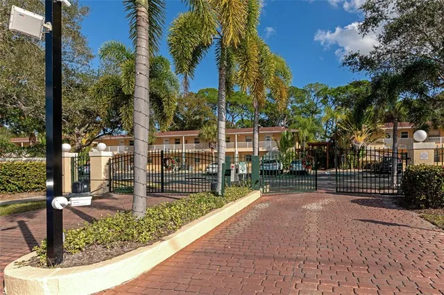 $199,000 | 966 La Costa Circle, Unit 5, Sarasota, FL 34237