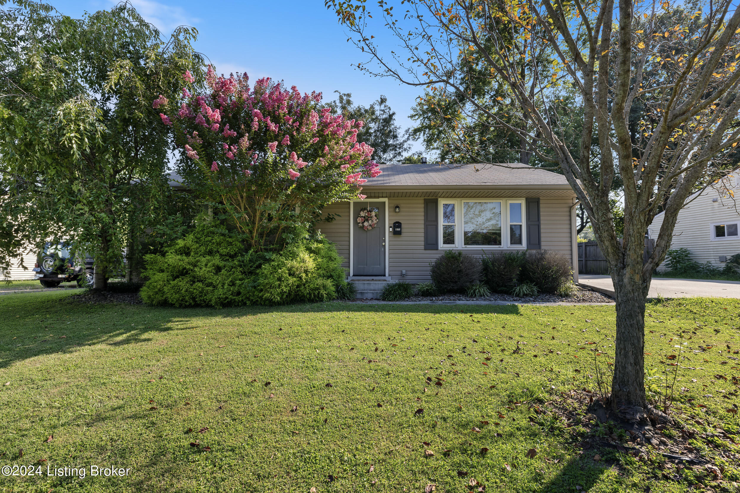 1409 Old Mill Road Lyndon, KY 40242 - Photo 2 of 27 LREP4953