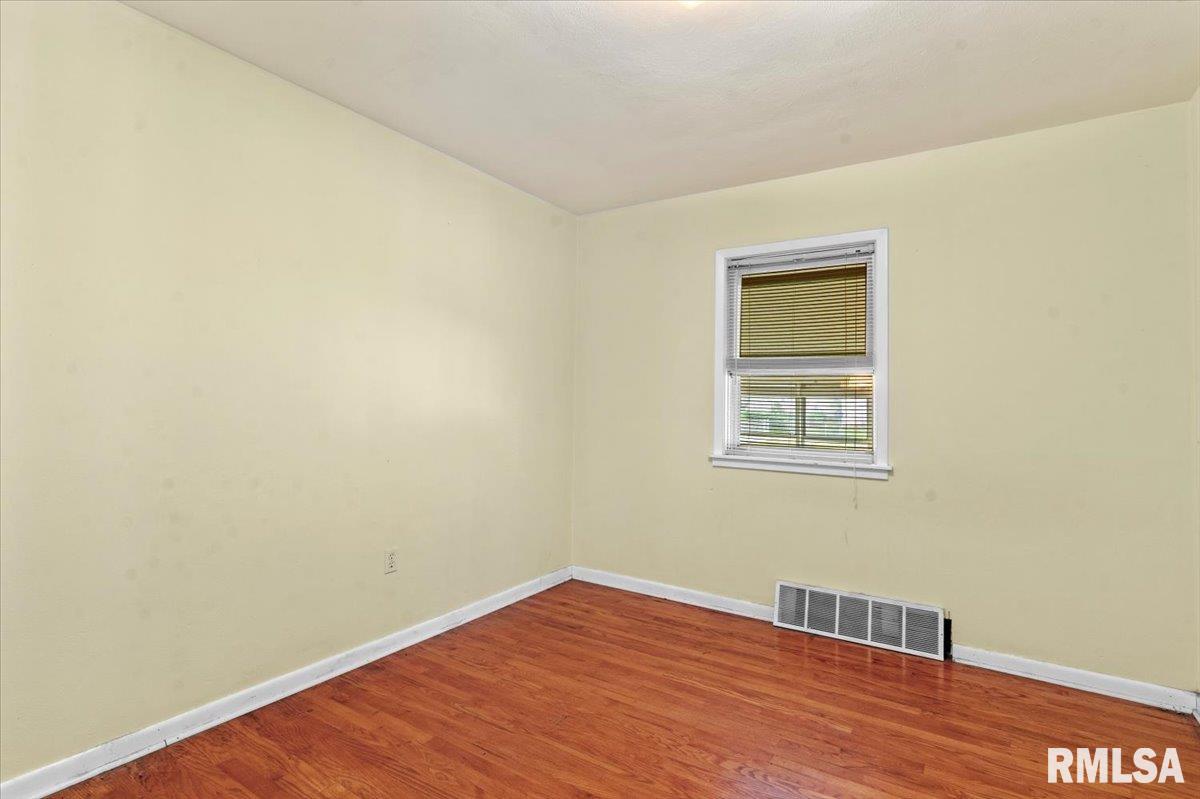 2424 Holmes Avenue Springfield, IL 62704 - Photo 13 of 37