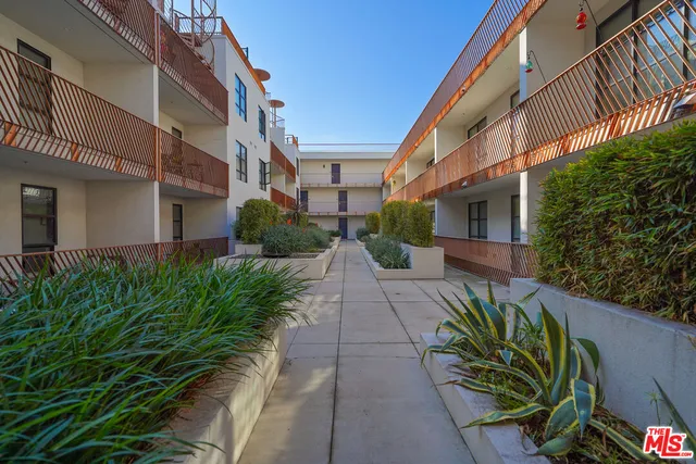 $3,437 | 5800 Harold Way, Unit 410, Los Angeles, CA 90028