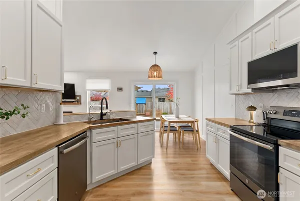 $444,777 | 15421 8th Ave Court East, Tacoma, WA 98445