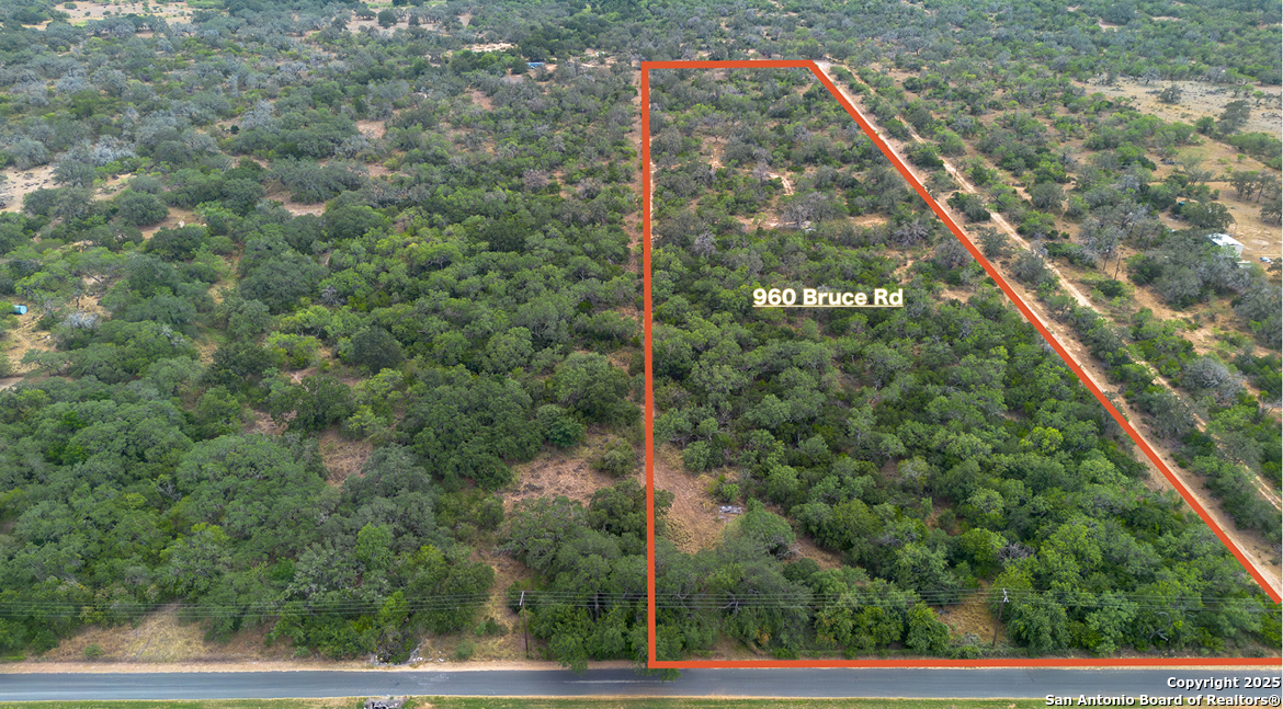 960 Bruce Road Poteet, TX 78065 - Photo 5 of 7 a picture of street light