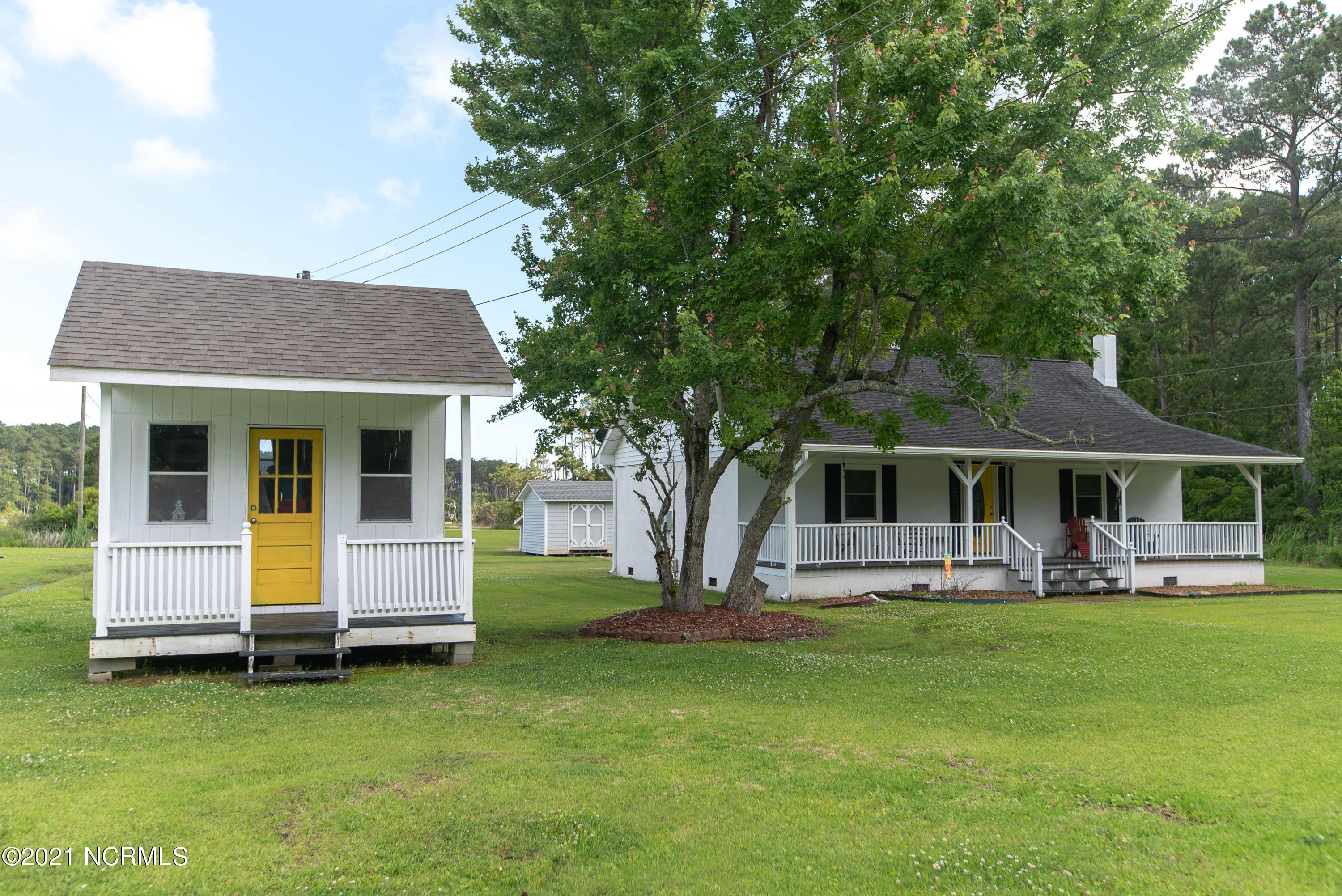 342 Straits Road Beaufort, NC 28516 - Photo 2 of 31 352 Straits Rd-35