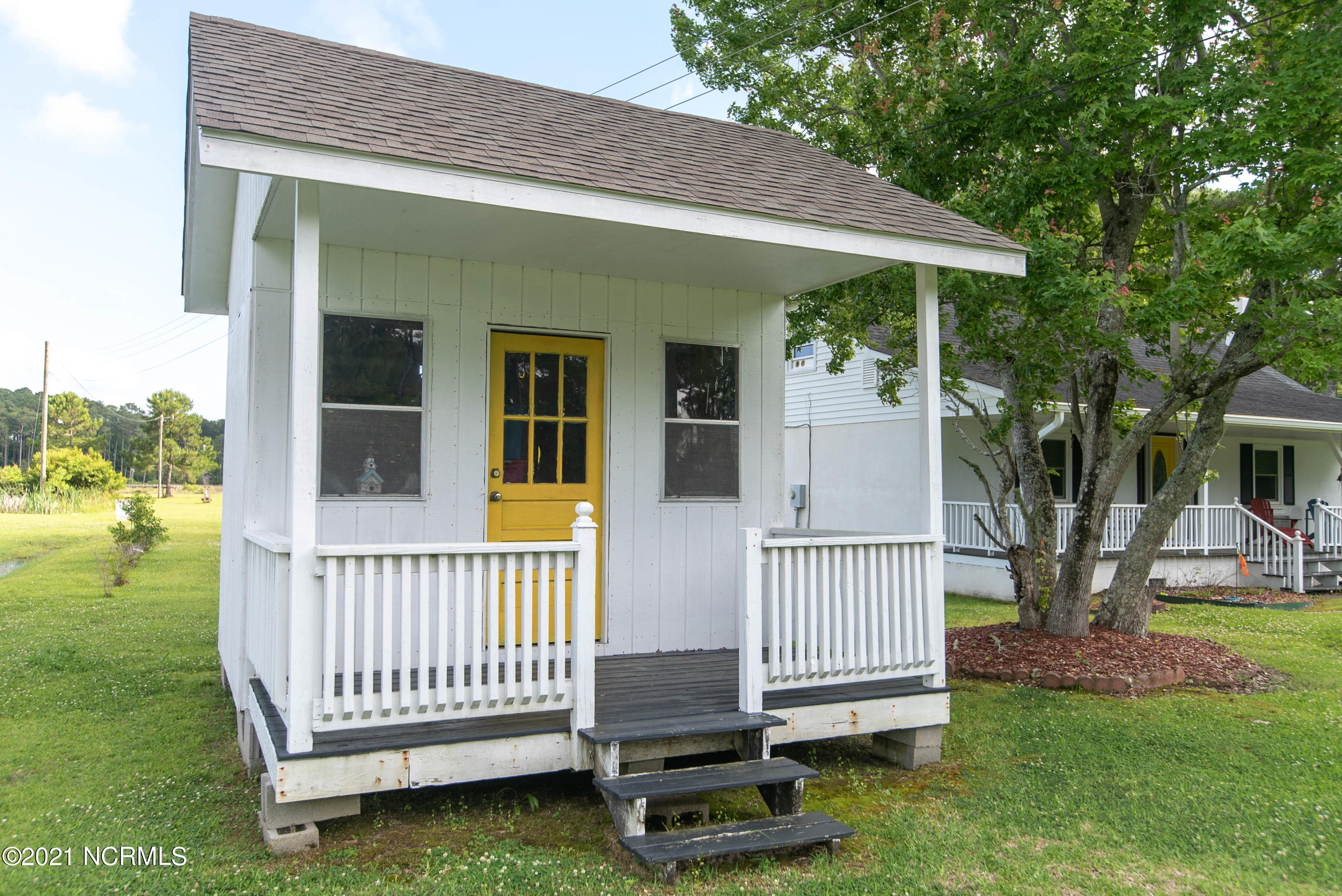 342 Straits Road Beaufort, NC 28516 - Photo 3 of 31 352 Straits Rd-36