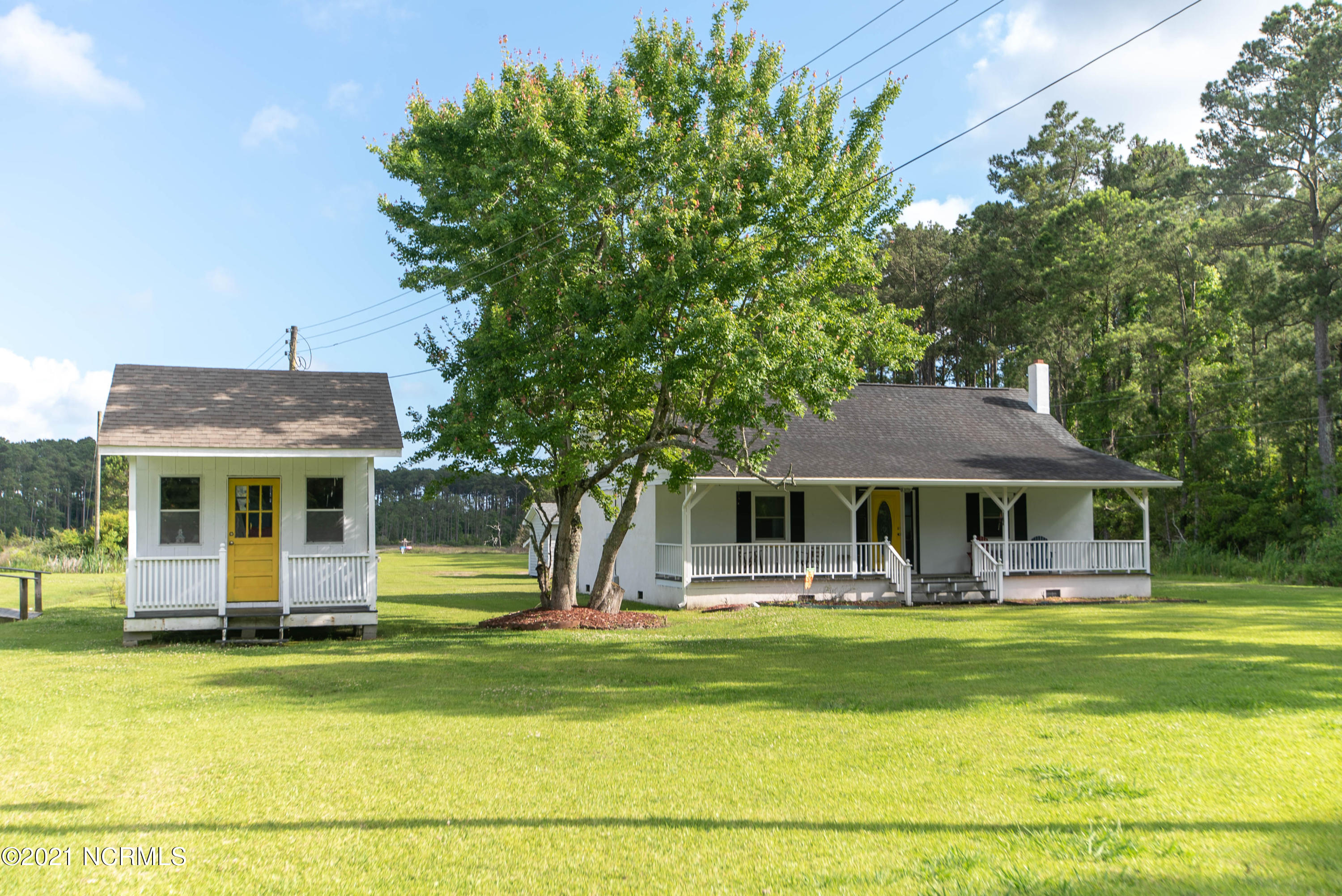 342 Straits Road Beaufort, NC 28516 - Photo 4 of 31 352 Straits Rd-37
