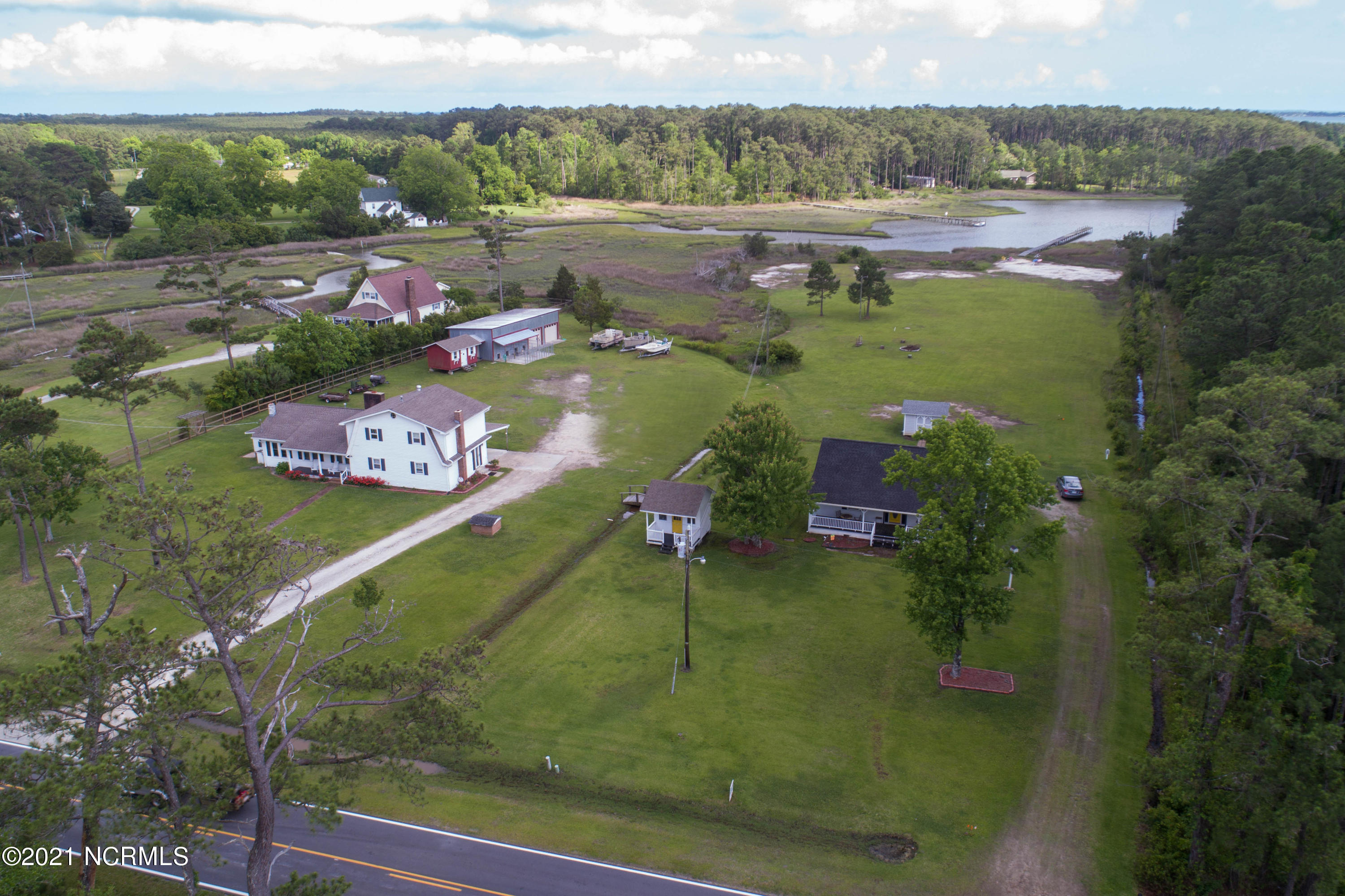 342 Straits Road Beaufort, NC 28516 - Photo 5 of 31 352 Straits Rd-2