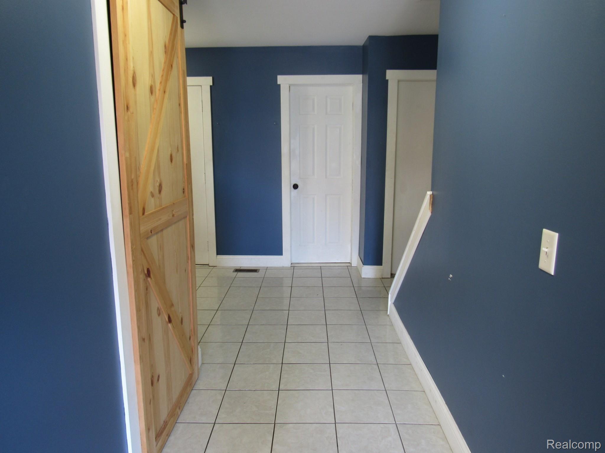 2136 Elkhorn Drive Rochester, MI 48307 - Photo 12 of 44 2136 ELKHORN LN ROCHESTER HILLS MI (105).JPG