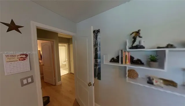 a view of yard with green space