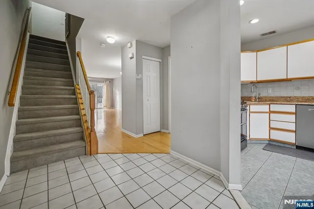 $3,250 | 2384 Quill Court, Mahwah, NJ 07430