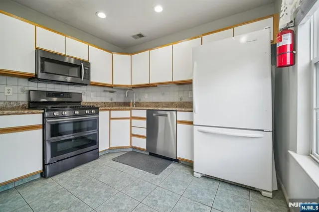 $3,250 | 2384 Quill Court, Mahwah, NJ 07430