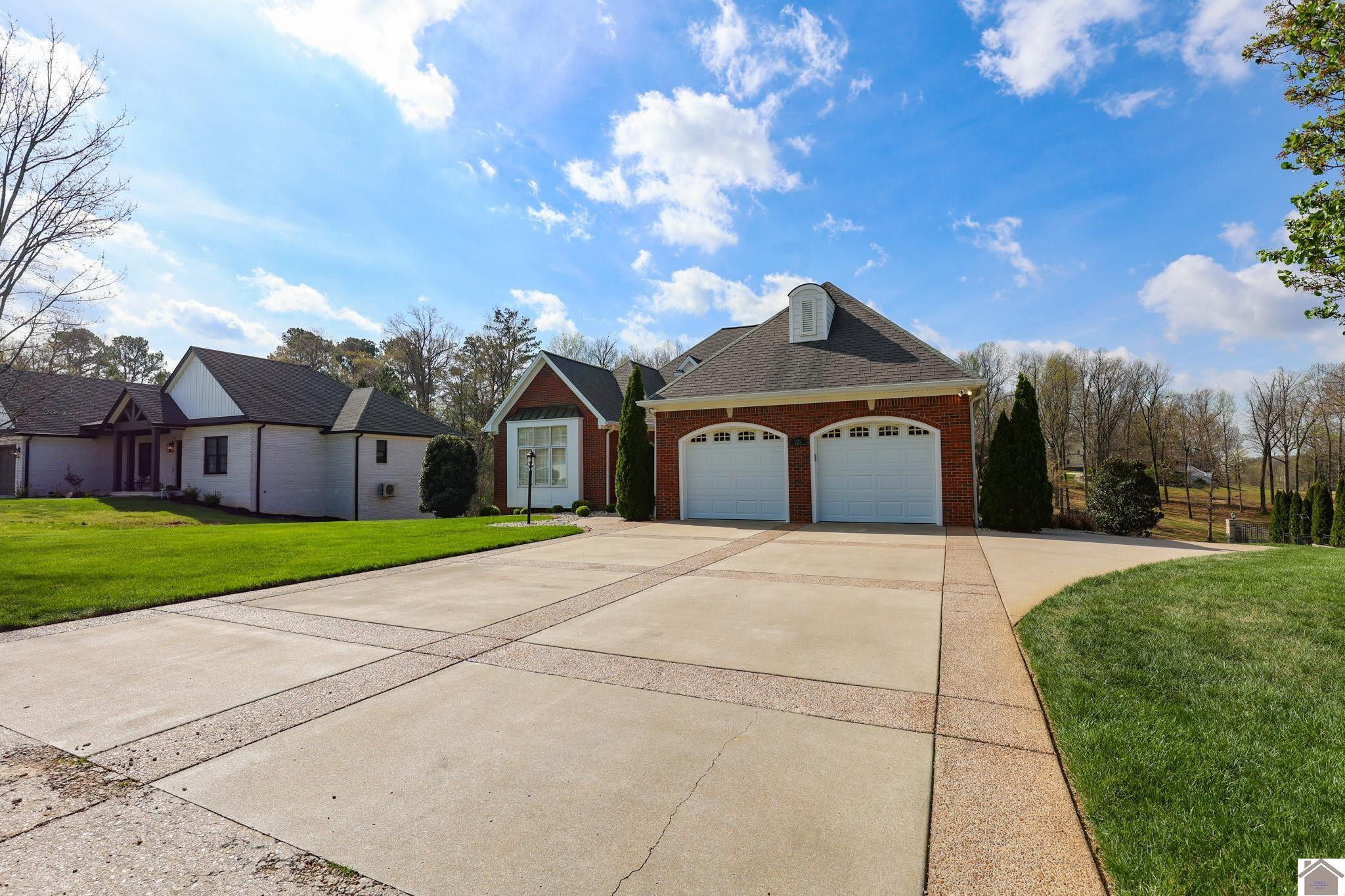 225 Forest Ridge Cove Paducah, KY 42003 - Photo 3 of 48 Driveway & Garage