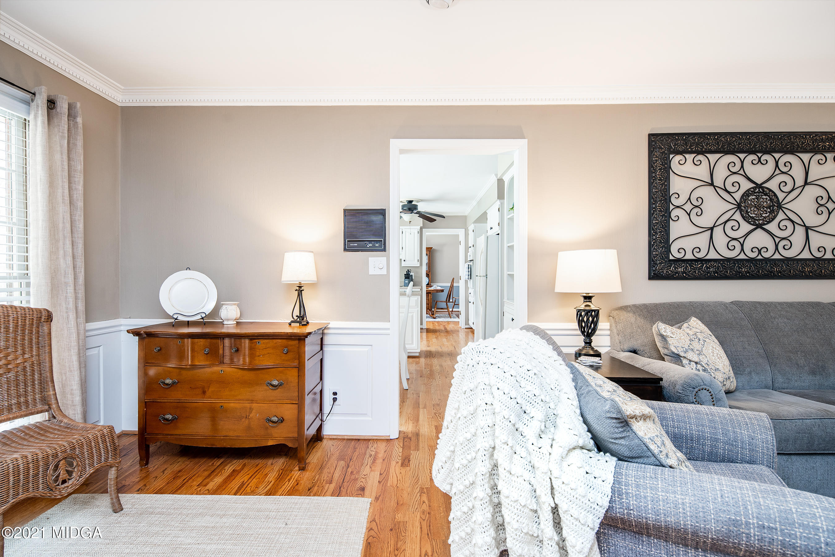 155 Castlegate Road Macon, GA 31210 - Photo 13 of 34 a living room with furniture and a painting on the wall