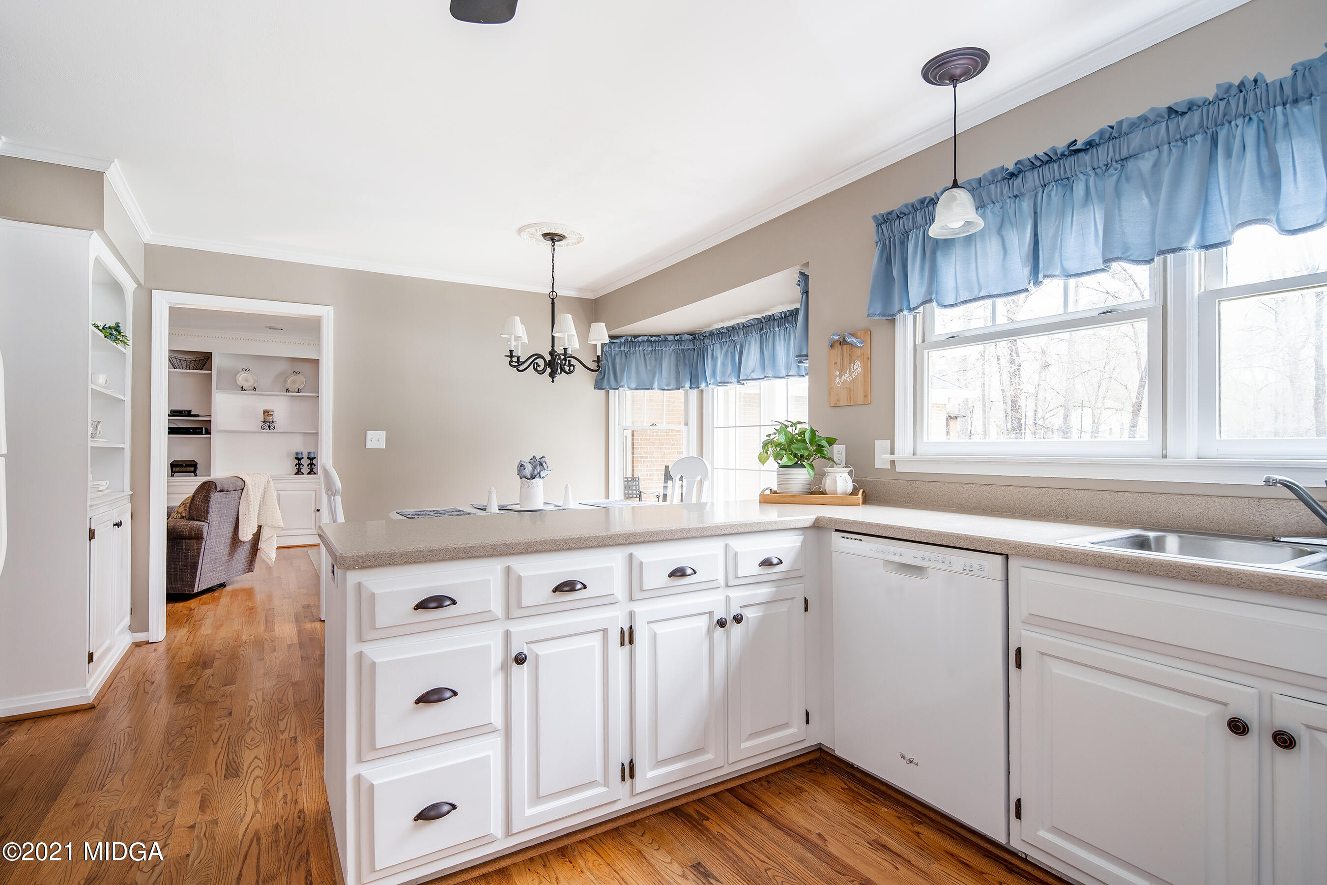 155 Castlegate Road Macon, GA 31210 - Photo 18 of 34 a kitchen with cabinets appliances and a window