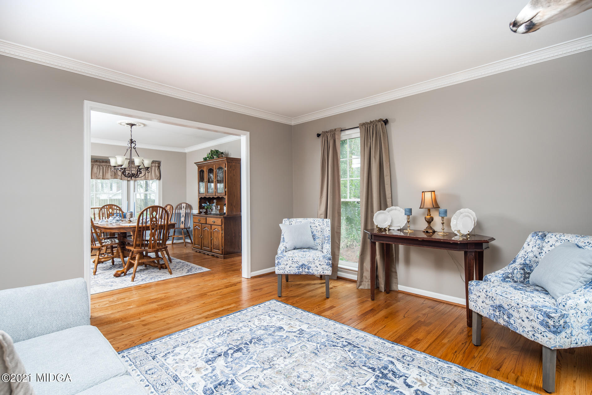 155 Castlegate Road Macon, GA 31210 - Photo 20 of 34 a living room with furniture and wooden floor