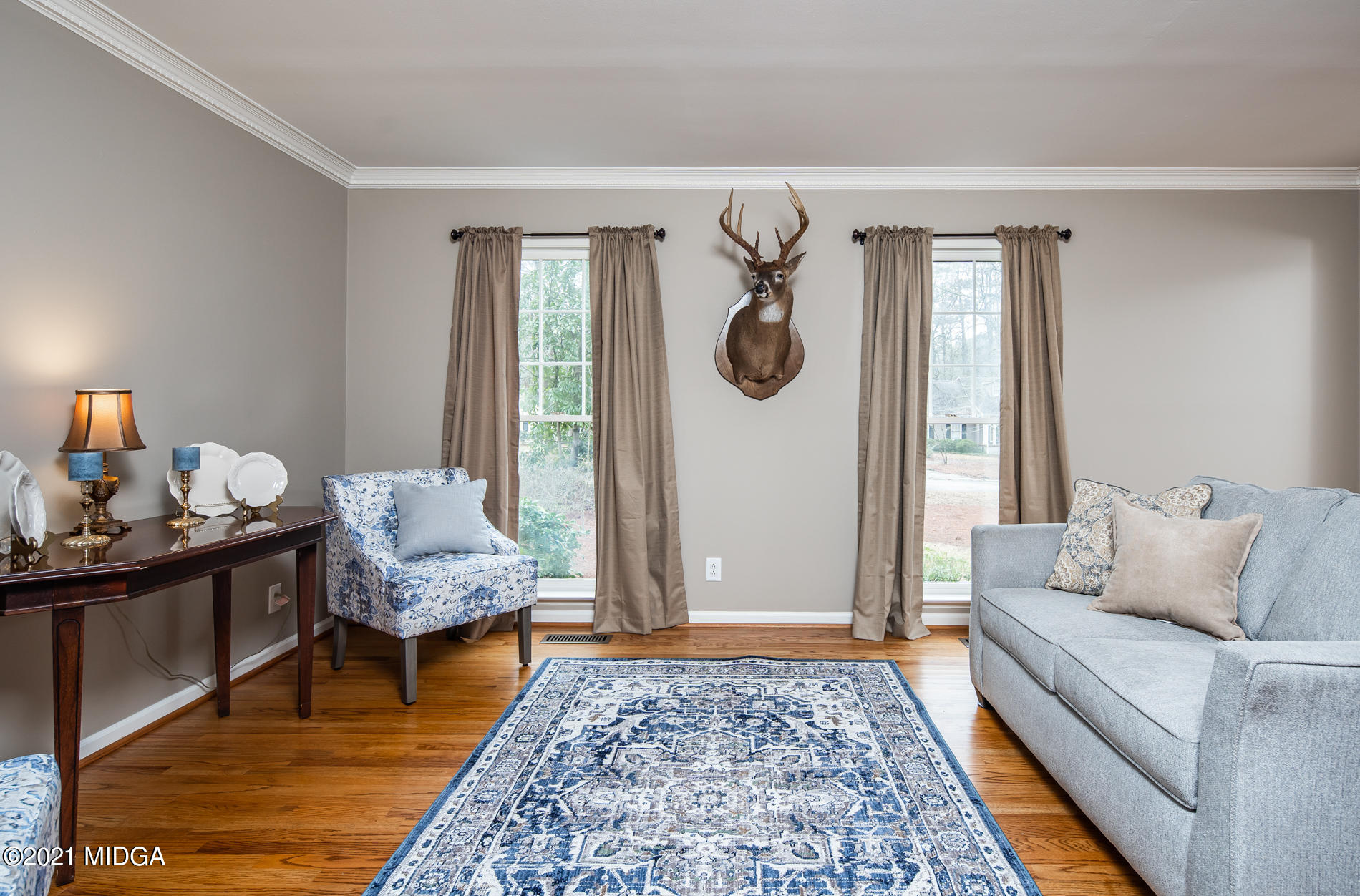 155 Castlegate Road Macon, GA 31210 - Photo 21 of 34 a living room with furniture and a rug