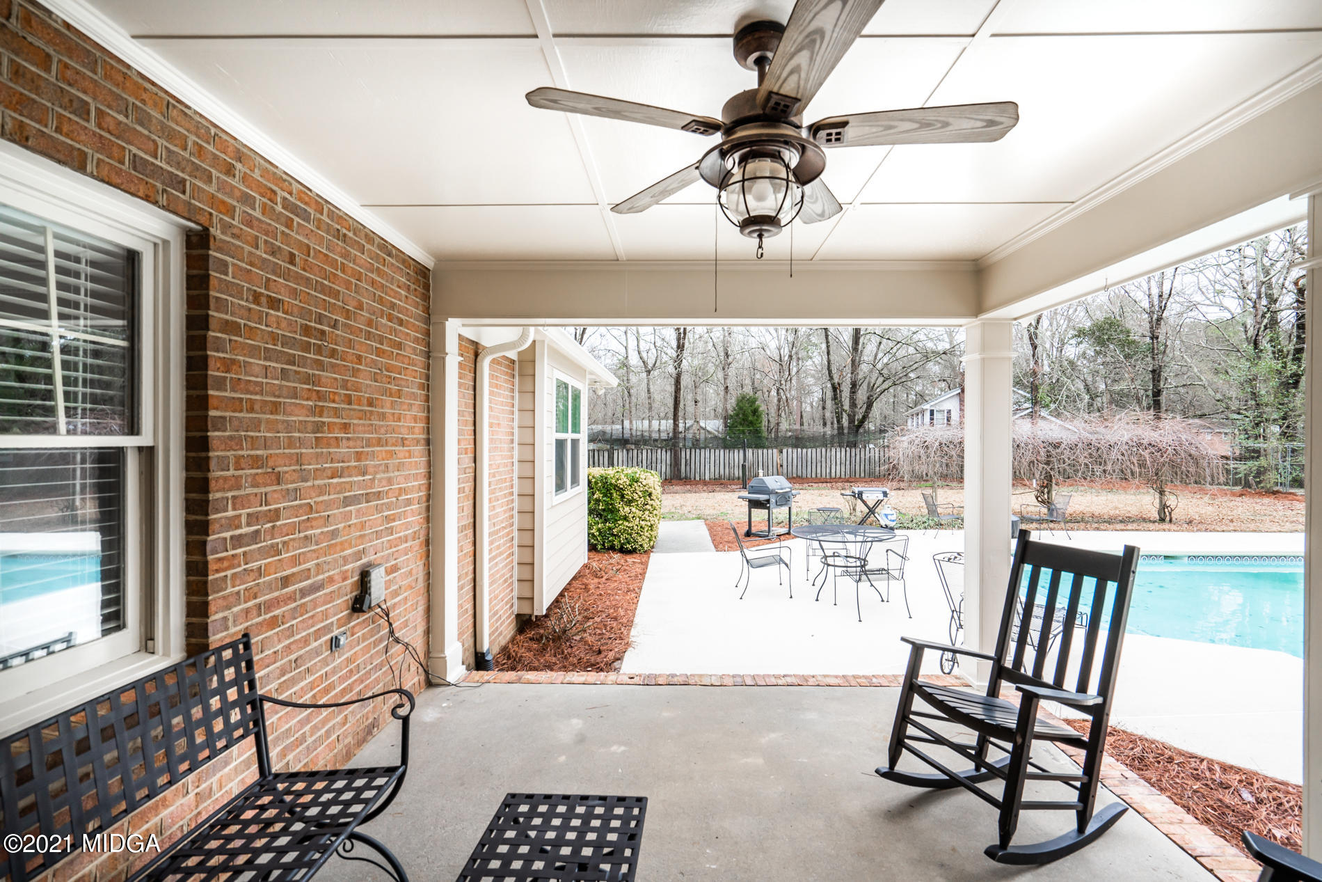 155 Castlegate Road Macon, GA 31210 - Photo 30 of 34 a living room with furniture