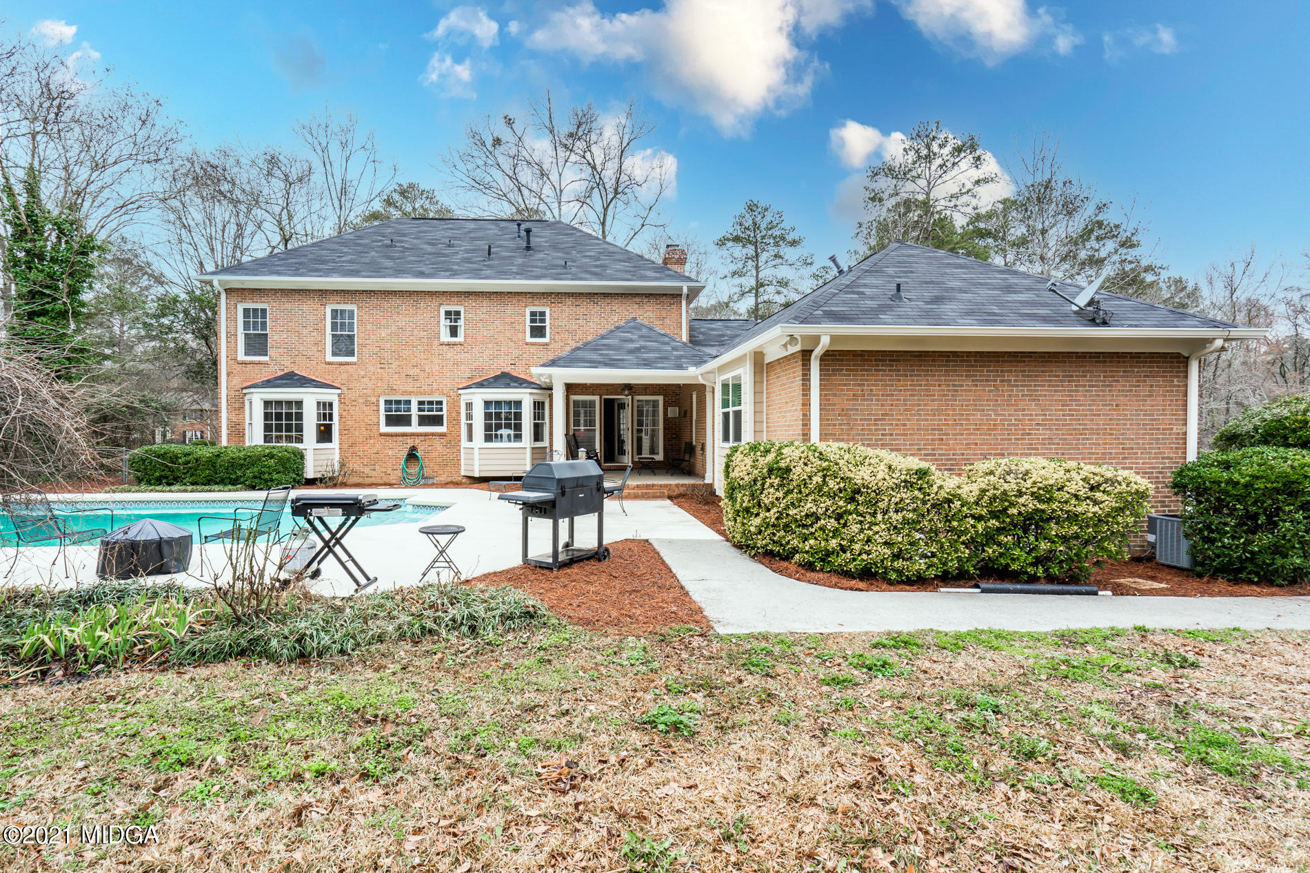 155 Castlegate Road Macon, GA 31210 - Photo 33 of 34 a front view of a house with garden