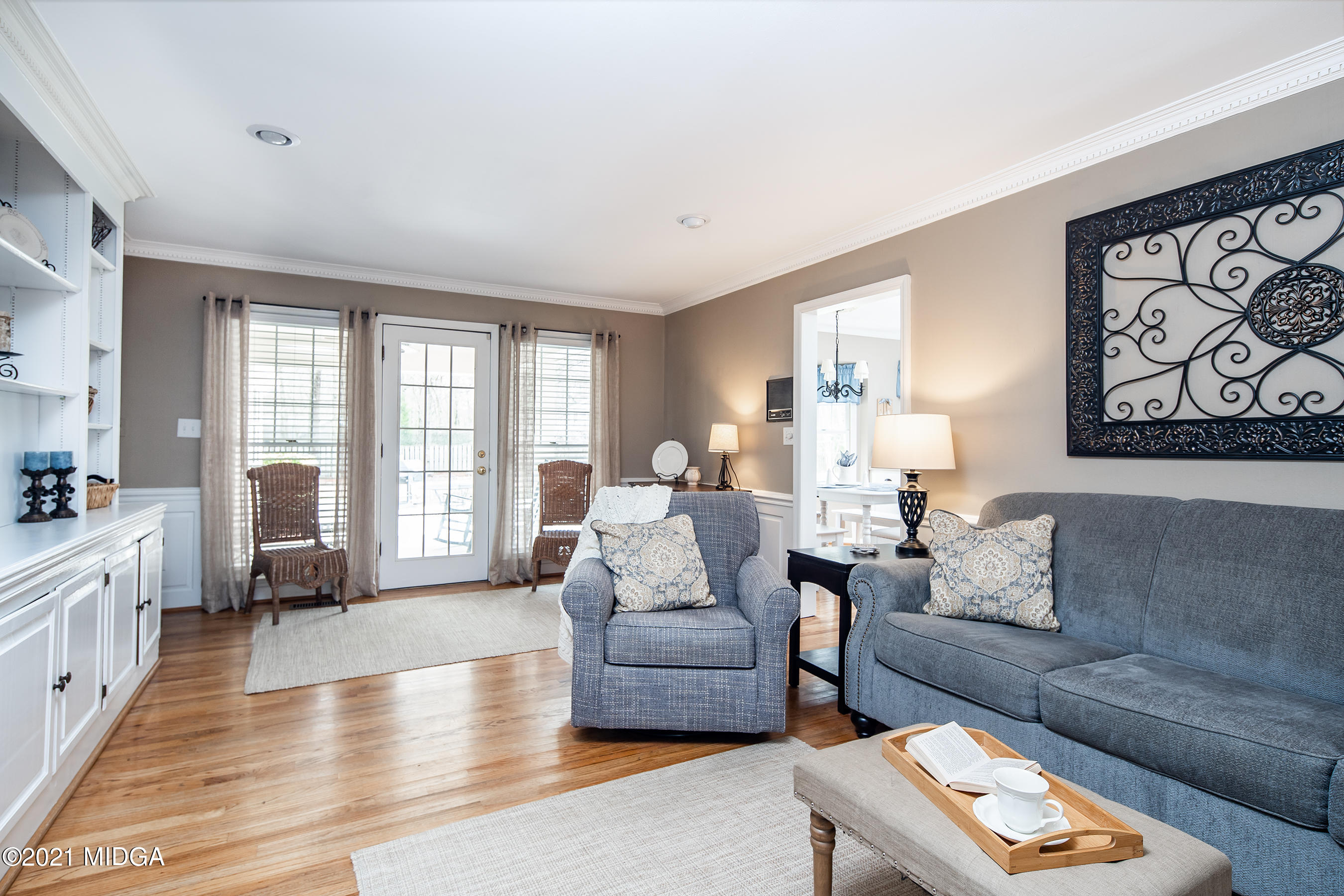 155 Castlegate Road Macon, GA 31210 - Photo 7 of 34 a living room with furniture and a large window