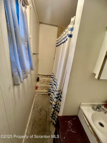 a view of utility room